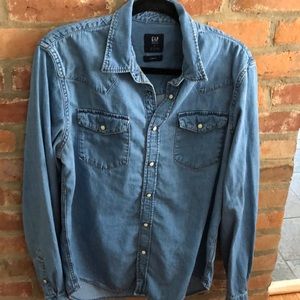 Gap men’s size M denim button down